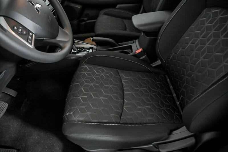 2026 Mitsubishi Outlander - Image 13 of 21