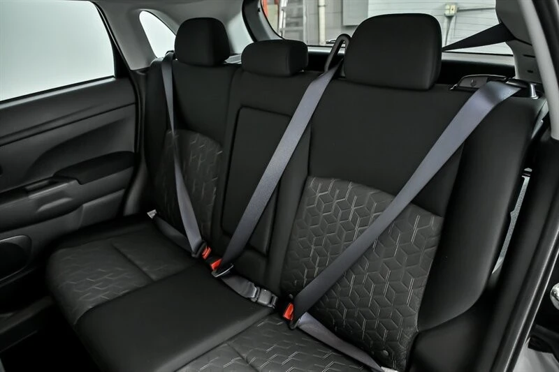 2026 Mitsubishi Outlander - Image 15 of 21