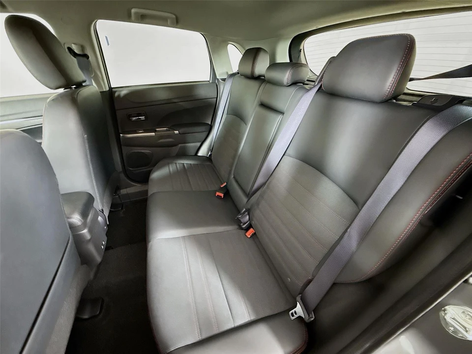 2026 Mitsubishi Outlander - Image 13 of 21