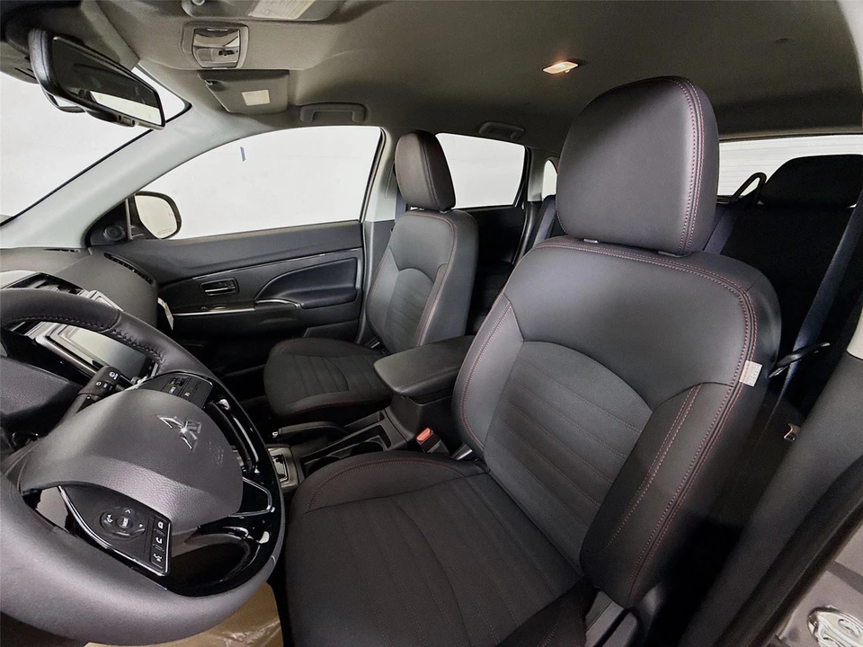2026 Mitsubishi Outlander - Image 2 of 21