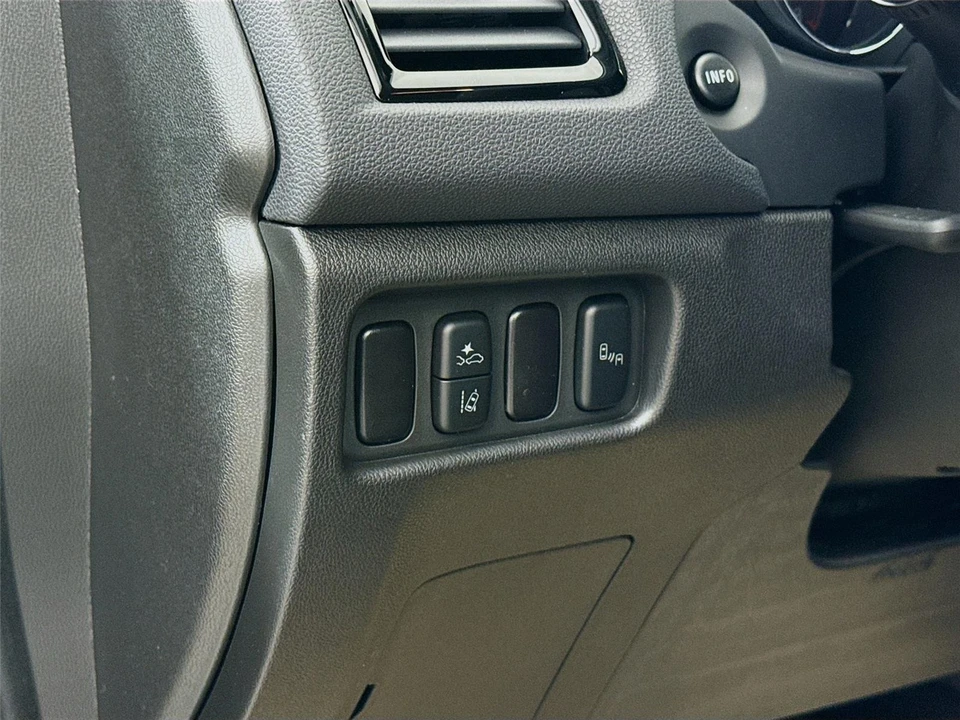 2026 Mitsubishi Outlander - Image 5 of 21