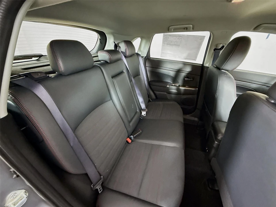 2026 Mitsubishi Outlander - Image 15 of 21