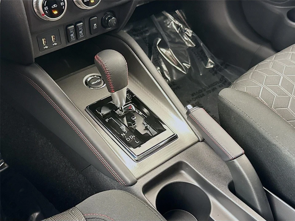 2026 Mitsubishi Outlander - Image 16 of 21