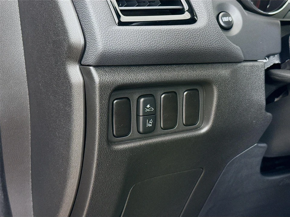 2026 Mitsubishi Outlander - Image 10 of 21
