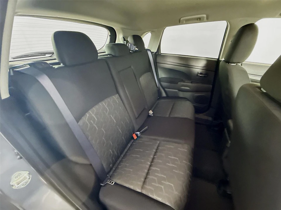 2026 Mitsubishi Outlander - Image 16 of 21