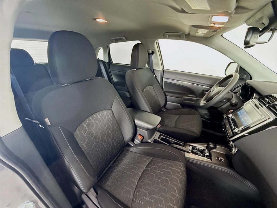 2026 Mitsubishi Outlander - Image 17 of 21
