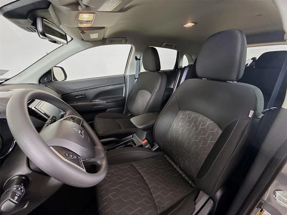 2026 Mitsubishi Outlander - Image 2 of 21
