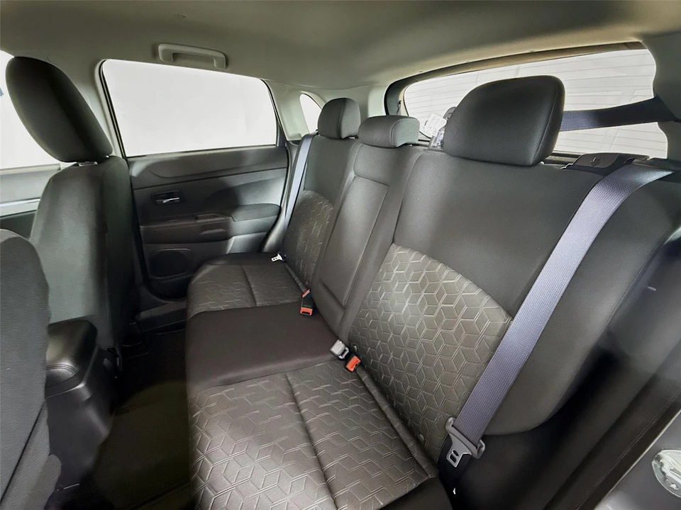 2026 Mitsubishi Outlander - Image 14 of 21