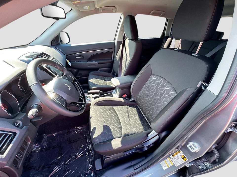 2026 Mitsubishi Outlander - Image 2 of 21