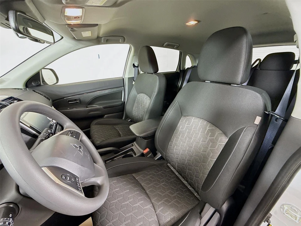 2026 Mitsubishi Outlander - Image 2 of 21