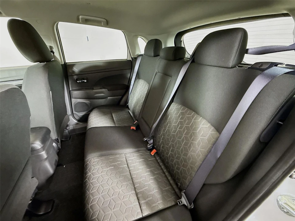 2026 Mitsubishi Outlander - Image 13 of 21