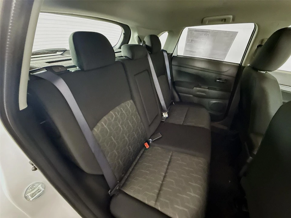 2026 Mitsubishi Outlander - Image 15 of 21