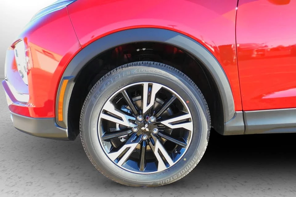 2026 Mitsubishi Eclipse Cross - Image 10 of 19