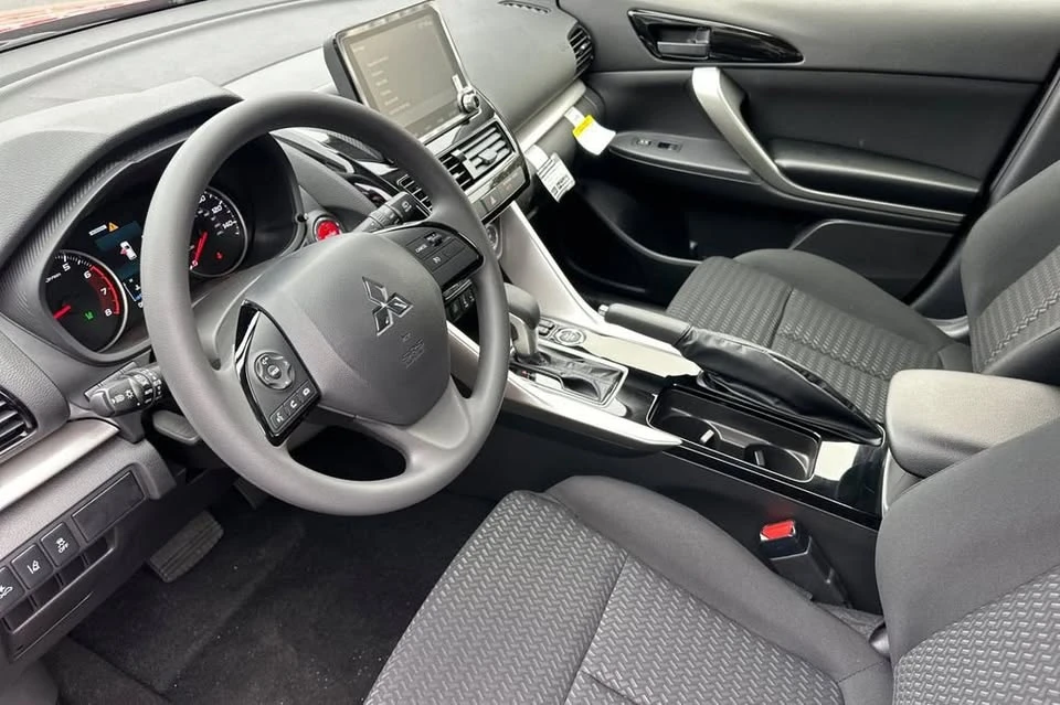 2026 Mitsubishi Eclipse Cross - Image 9 of 12