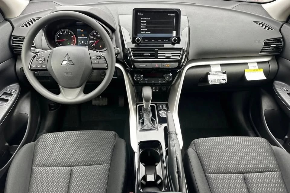 2026 Mitsubishi Eclipse Cross - Image 12 of 17