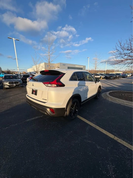 2026 Mitsubishi Eclipse Cross - Image 4 of 5