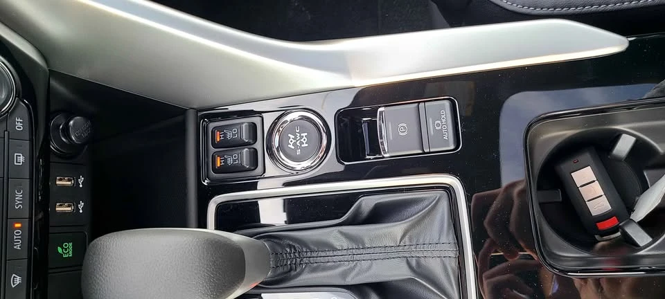 2026 Mitsubishi Eclipse Cross - Image 12 of 14