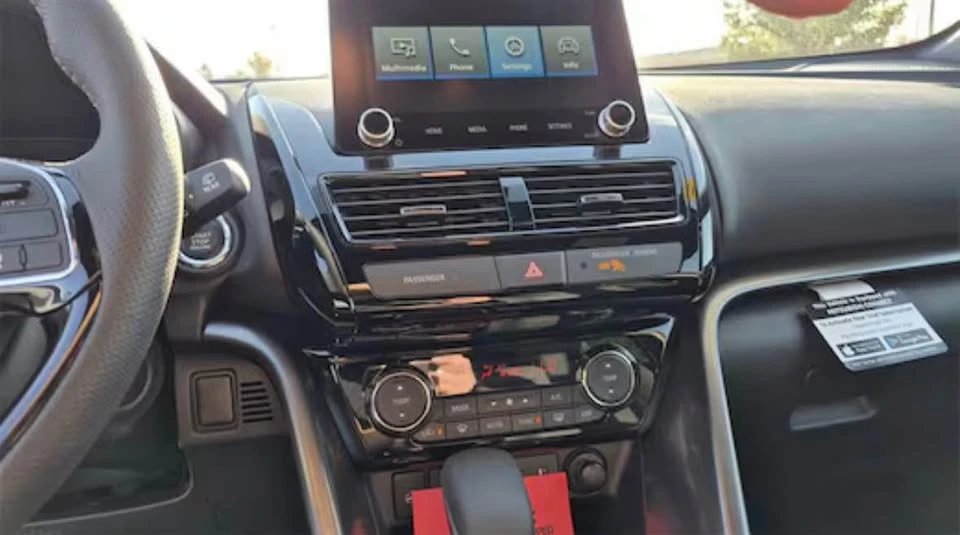 2026 Mitsubishi Eclipse Cross - Image 10 of 14