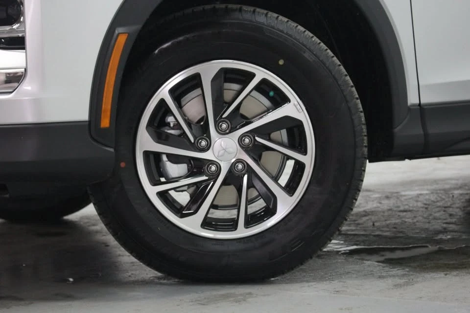 2026 Mitsubishi Eclipse Cross - Image 3 of 4