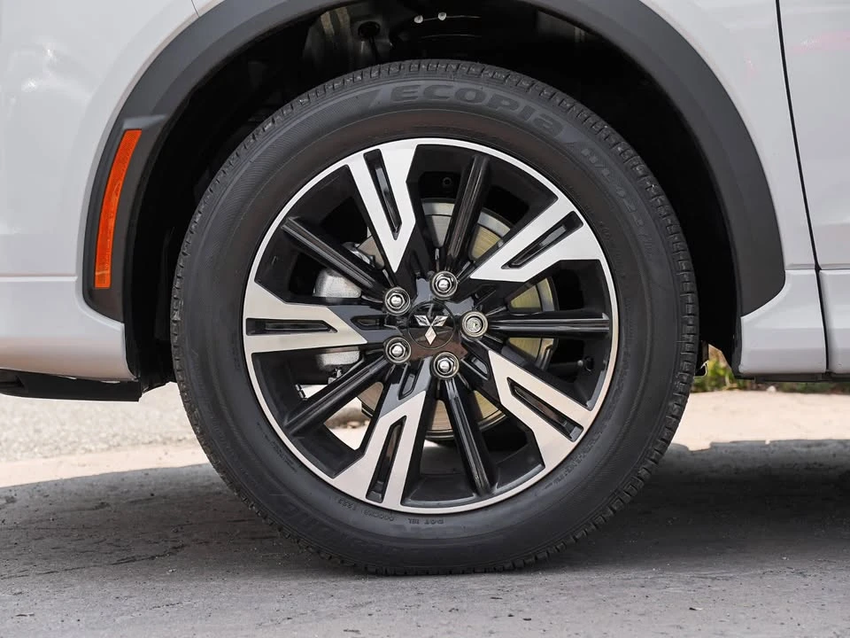 2026 Mitsubishi Eclipse Cross - Image 10 of 20