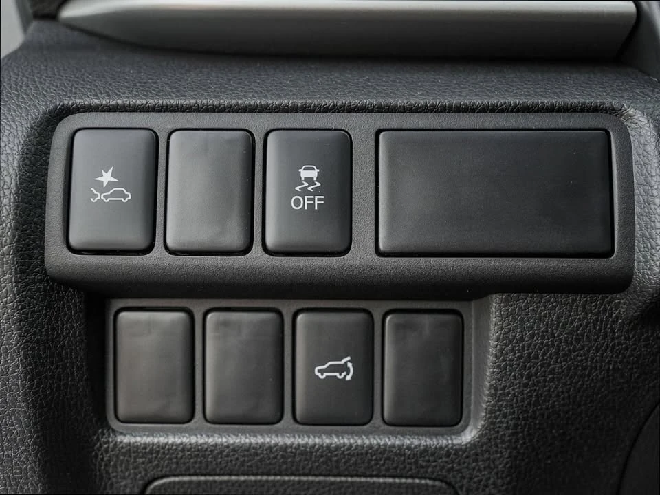 2026 Mitsubishi Eclipse Cross - Image 11 of 15