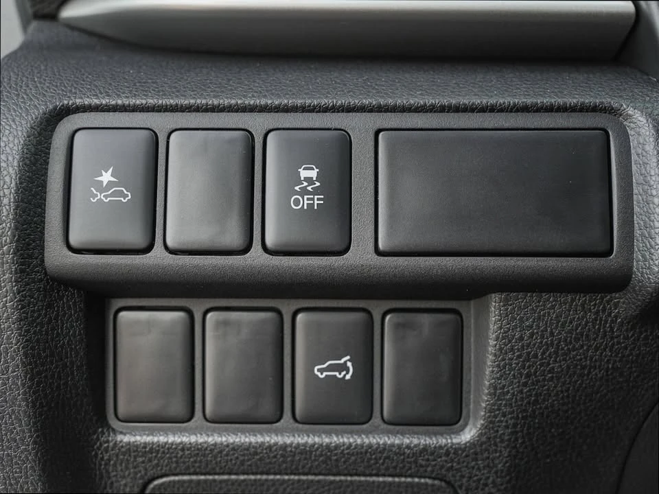 2026 Mitsubishi Eclipse Cross - Image 14 of 18