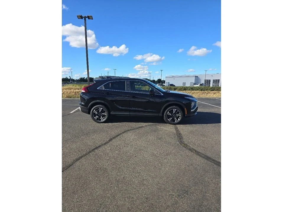 2026 Mitsubishi Eclipse Cross - Image 2 of 10
