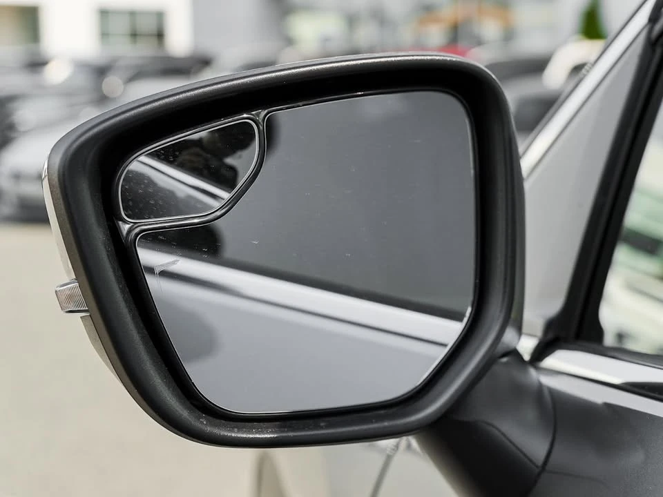 2026 Mitsubishi Eclipse Cross - Image 10 of 20