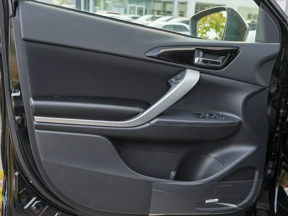 2026 Mitsubishi Eclipse Cross - Image 13 of 20