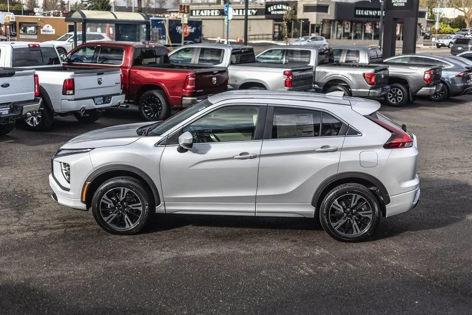 2026 Mitsubishi Eclipse Cross - Image 10 of 20