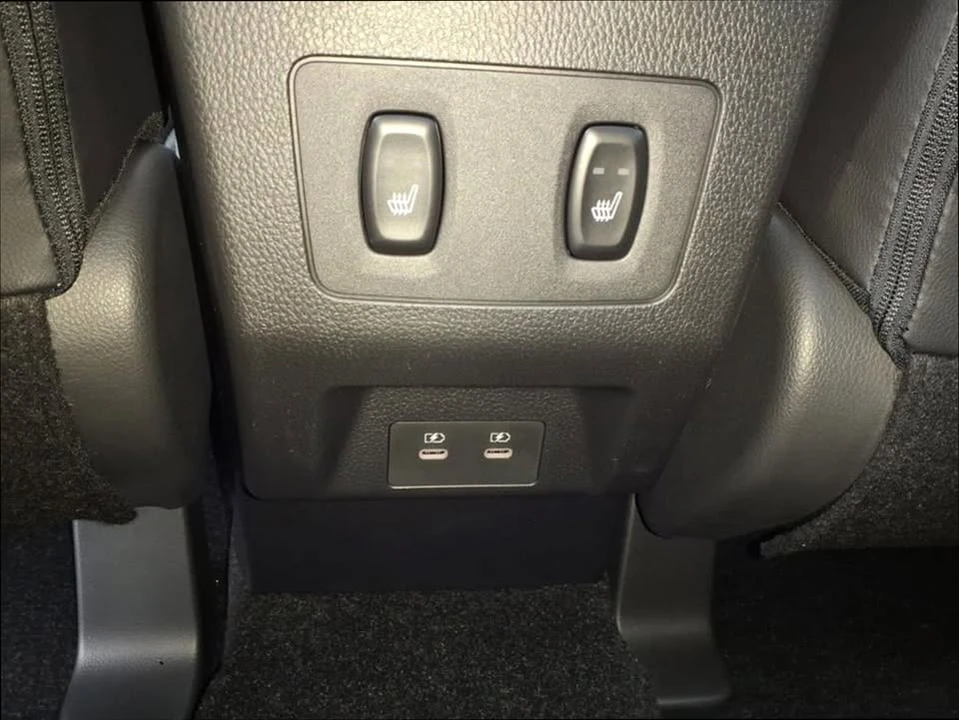 2026 Mitsubishi Eclipse Cross - Image 11 of 20