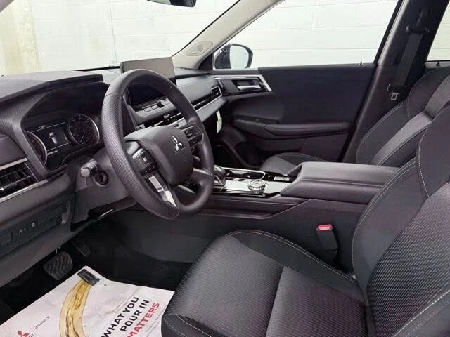 2026 Mitsubishi Outlander - Image 20 of 20
