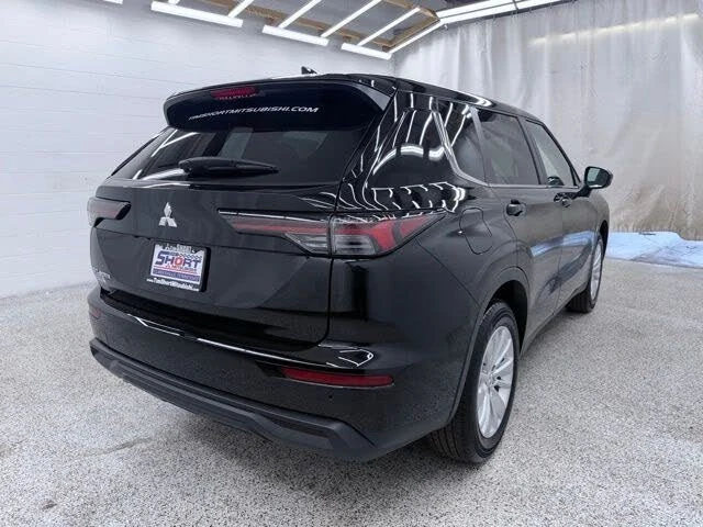 2026 Mitsubishi Outlander - Image 3 of 20
