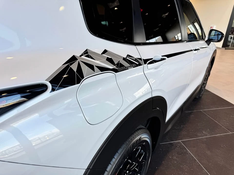 2026 Mitsubishi Outlander - Image 7 of 10