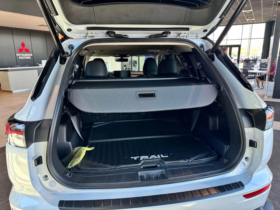 2026 Mitsubishi Outlander - Image 9 of 10