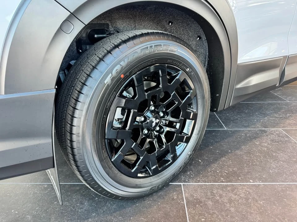 2026 Mitsubishi Outlander - Image 8 of 10