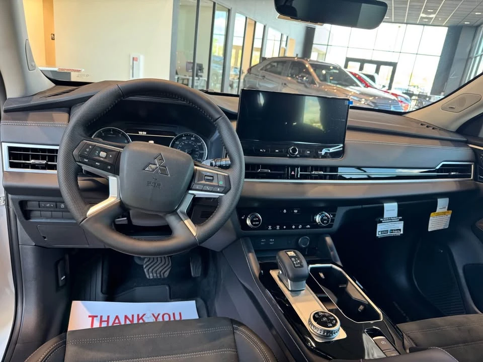 2026 Mitsubishi Outlander - Image 3 of 10
