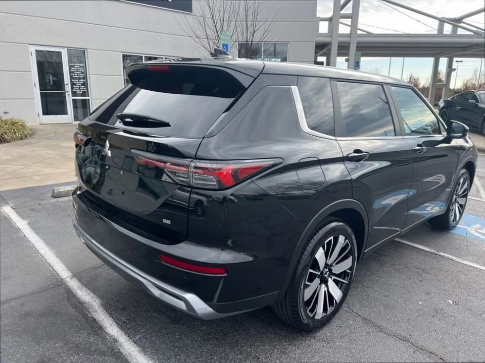 2026 Mitsubishi Outlander - Image 8 of 13