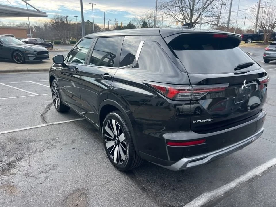 2026 Mitsubishi Outlander - Image 10 of 13