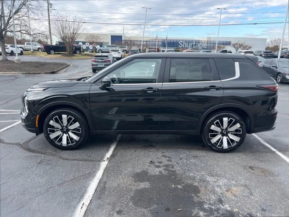 2026 Mitsubishi Outlander - Image 11 of 13