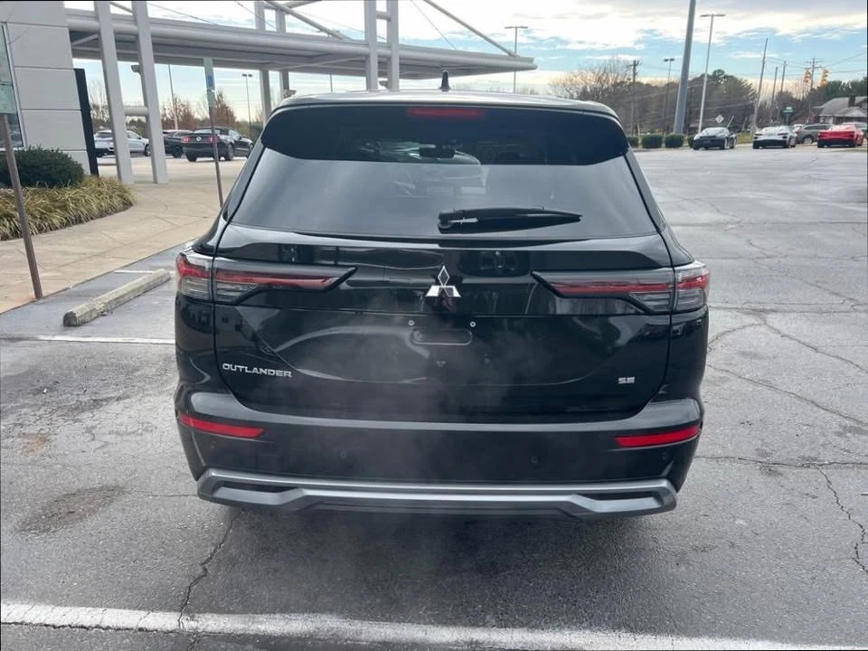 2026 Mitsubishi Outlander - Image 9 of 13