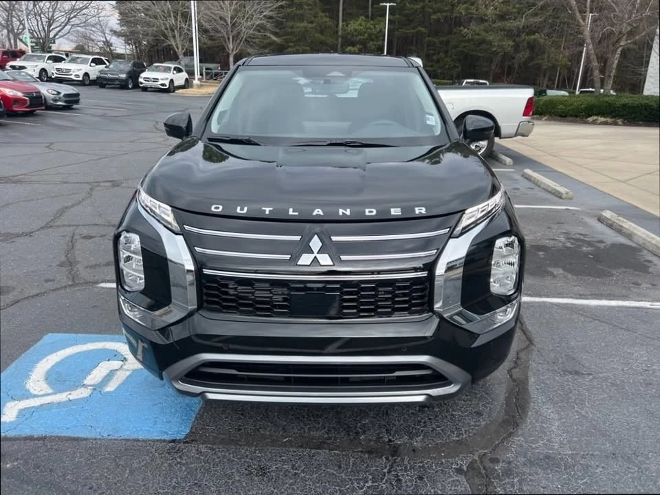 2026 Mitsubishi Outlander - Image 2 of 13
