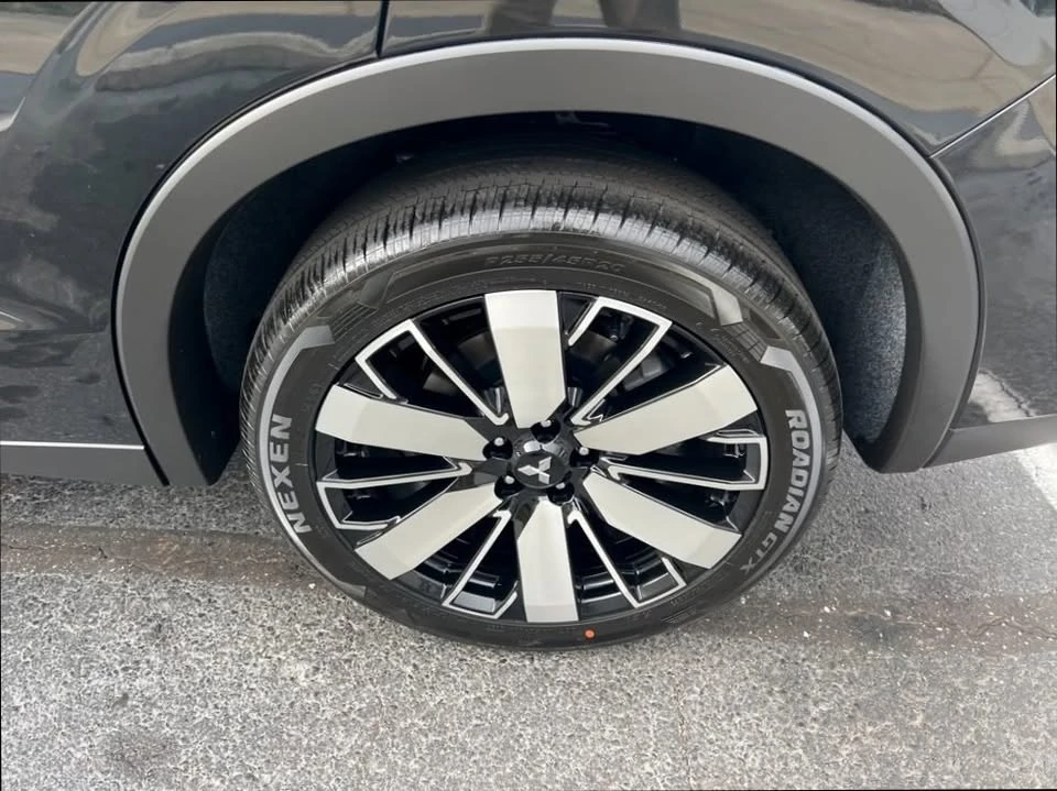 2026 Mitsubishi Outlander - Image 12 of 13