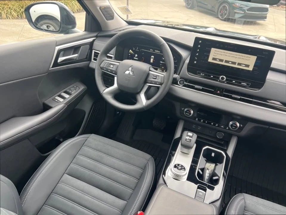 2026 Mitsubishi Outlander - Image 5 of 13