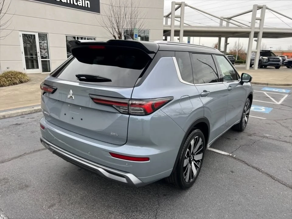 2026 Mitsubishi Outlander - Image 2 of 10