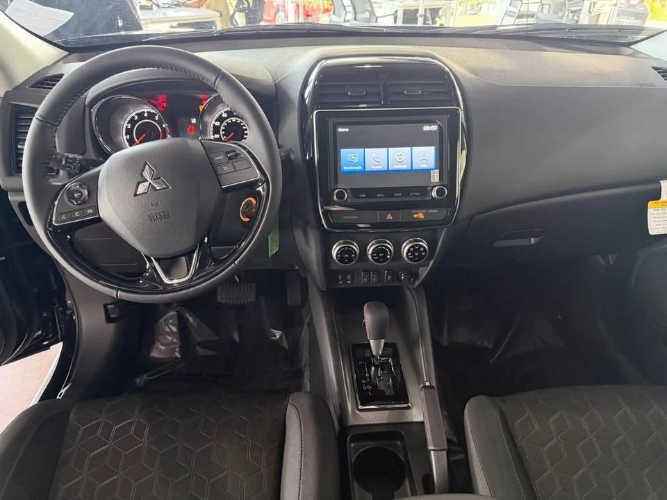 2026 Mitsubishi Outlander - Image 8 of 10