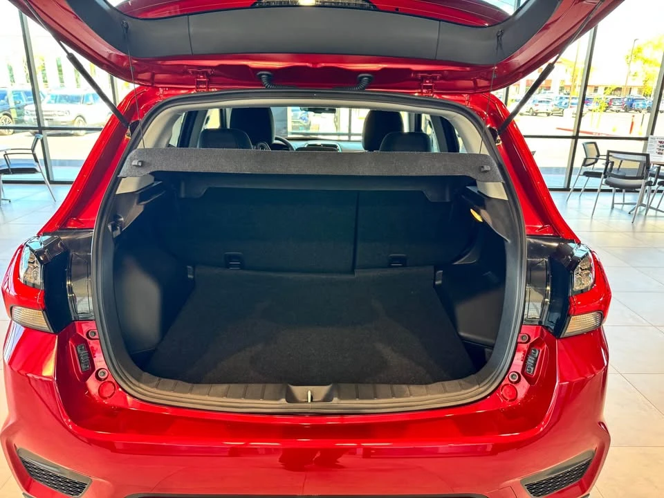 2026 Mitsubishi Outlander - Image 10 of 10