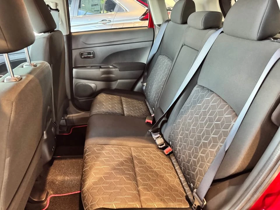 2026 Mitsubishi Outlander - Image 9 of 10