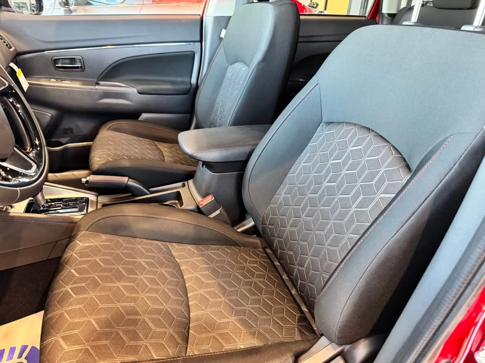 2026 Mitsubishi Outlander - Image 8 of 10