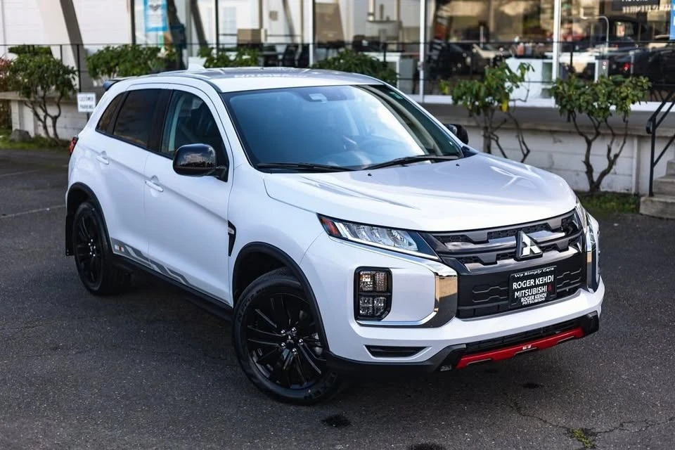2026 Mitsubishi Outlander - Image 2 of 20